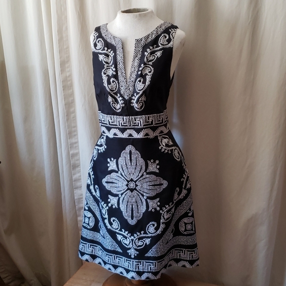 White House Black Market Dresses & Skirts - White House / Black Market 100% silk dress